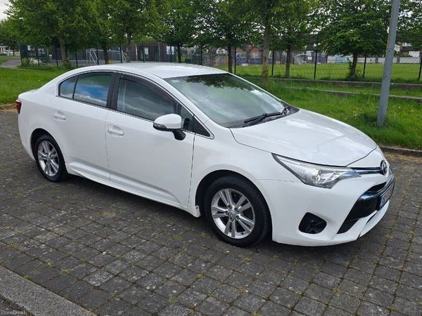 Toyota Avensis Saloon, Diesel, 2015, White