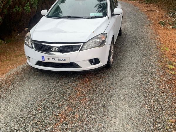 Kia Ceed Hatchback, Diesel, 2012, White