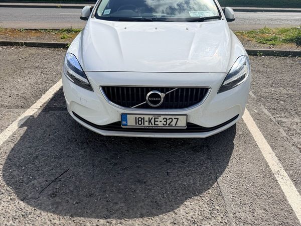 Volvo V40 Hatchback, Diesel, 2018, White