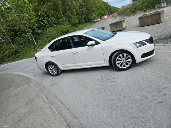 Skoda Octavia Hatchback, Diesel, 2019, White