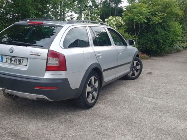 Skoda Octavia Estate, Diesel, 2011, Silver