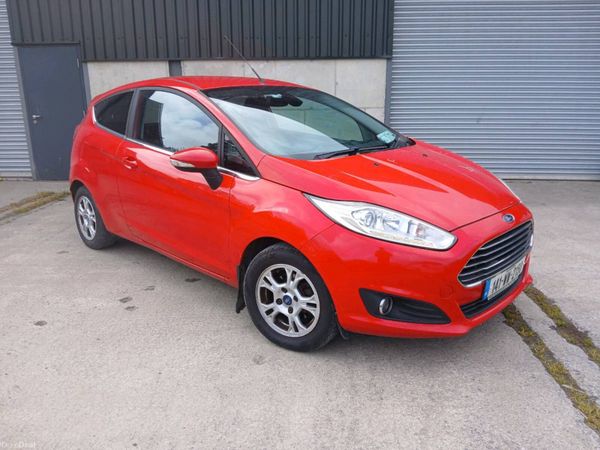Ford Fiesta Hatchback, Diesel, 2014, Red