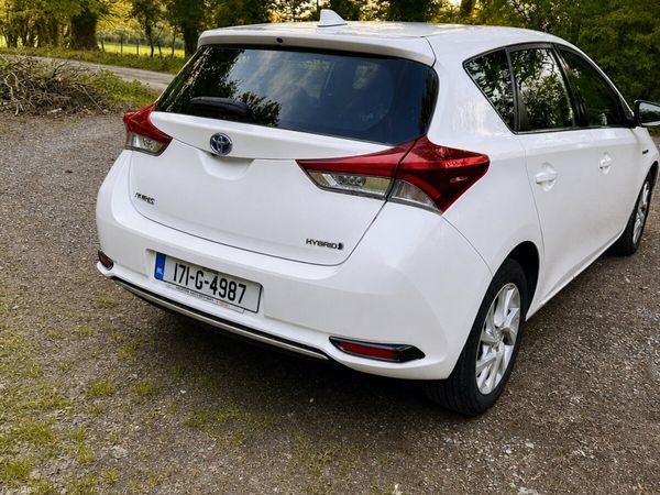 Toyota Auris Hatchback, Petrol Hybrid, 2017, White