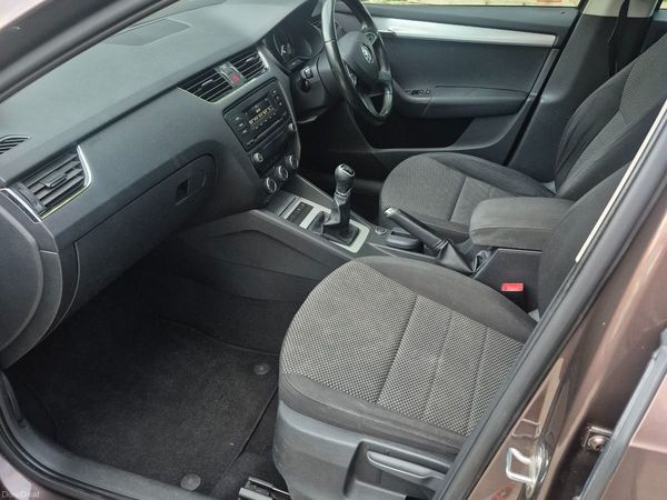 Skoda Octavia Saloon, Diesel, 2014, Brown