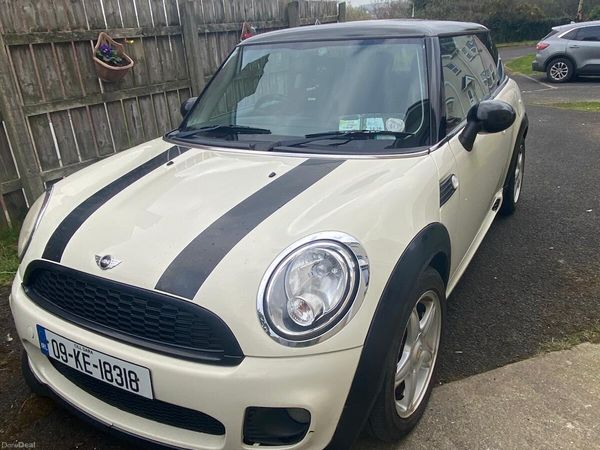 Mini Cooper Hatchback, Petrol, 2009, White