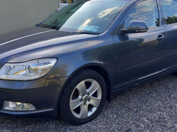 Skoda Octavia Saloon, Diesel, 2012, Grey
