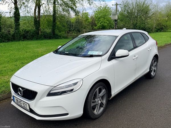 Volvo V40 Hatchback, Diesel, 2018, White