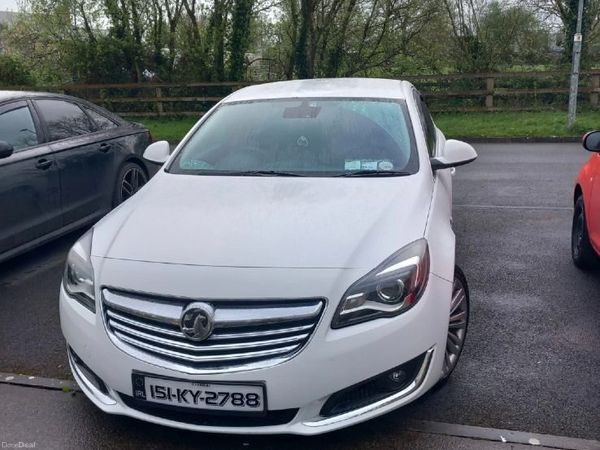 Vauxhall Insignia Hatchback, Diesel, 2015, White