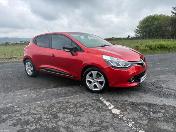 Renault Clio Hatchback, Petrol, 2015, Red
