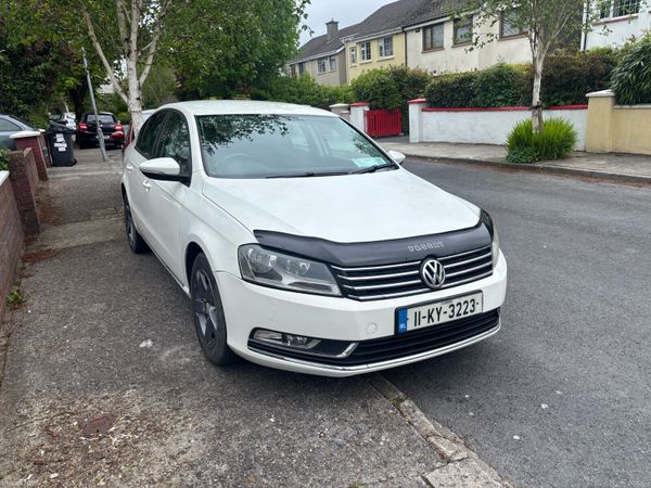 Volkswagen Passat Saloon, Diesel, 2011, White