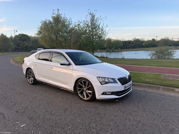 Skoda Superb Hatchback, Diesel, 2017, White