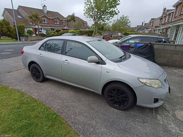 Toyota Corolla Saloon, Petrol, 2010, Silver