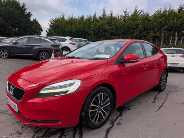 Volvo V40 Hatchback, Diesel, 2017, Red