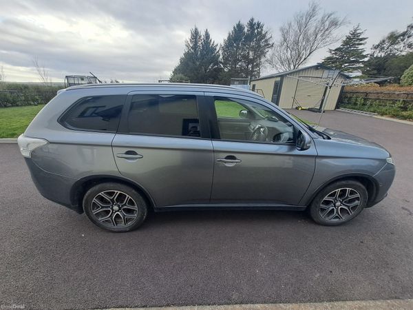 Mitsubishi Outlander SUV, Diesel, 2015, Grey