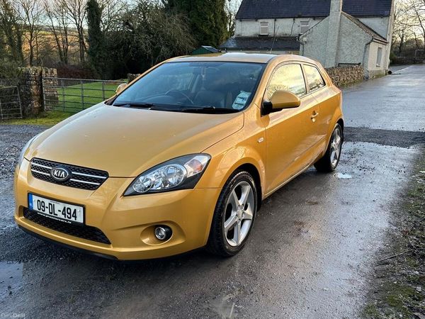 Kia Ceed Hatchback, Diesel, 2009, Gold