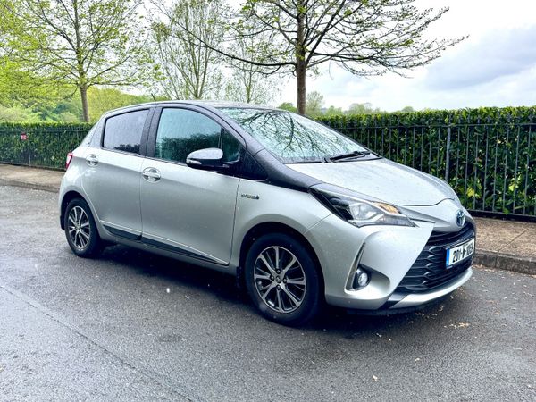 Toyota Yaris MPV, Petrol Hybrid, 2020, Grey