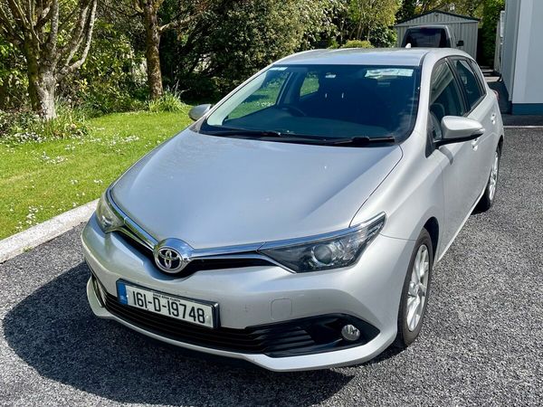 Toyota Auris Hatchback, Diesel, 2016, Silver