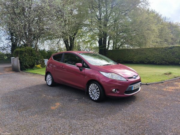 Ford Fiesta Hatchback, Diesel, 2009, Red