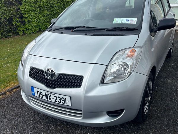 Toyota Yaris Hatchback, Petrol, 2009, Silver