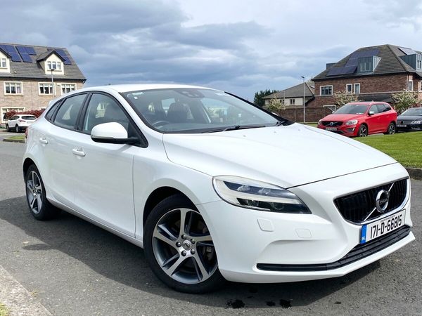 Volvo V40 Hatchback, Petrol, 2017, White
