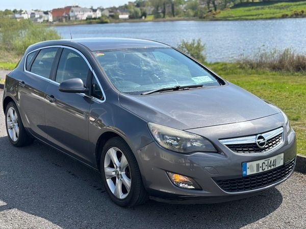 Opel Astra Hatchback, Petrol, 2011, Grey