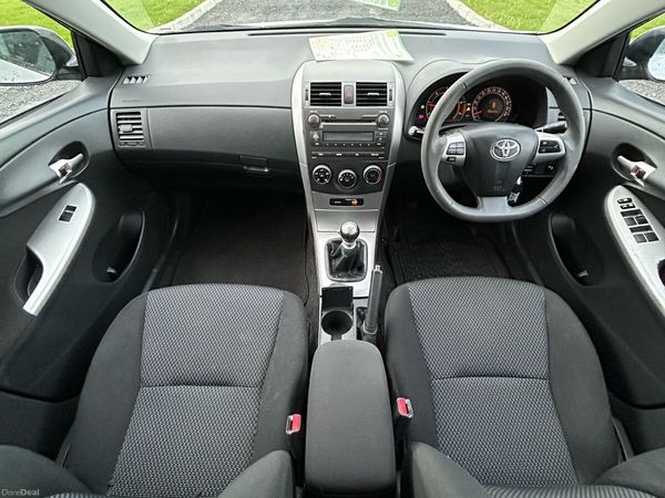 Toyota Corolla Saloon, Diesel, 2012, Silver