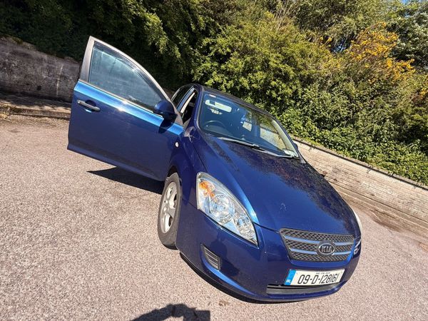Kia Ceed Hatchback, Petrol, 2009, Blue