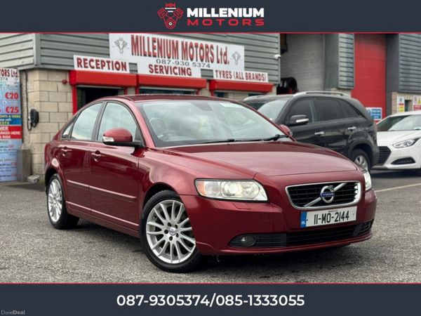 Volvo S40 Saloon, Diesel, 2011, Red