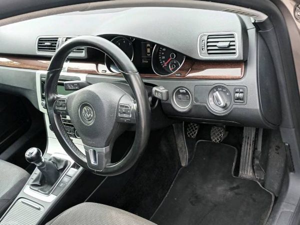 Volkswagen Passat Saloon, Petrol, 2011, Brown