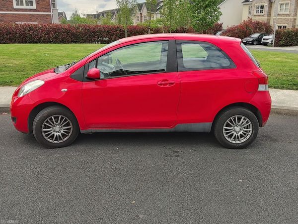 Toyota Yaris Hatchback, Petrol, 2009, Red