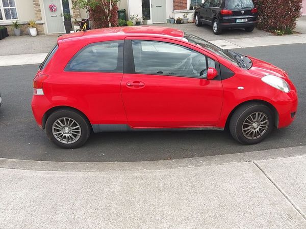 Toyota Yaris Hatchback, Petrol, 2009, Red