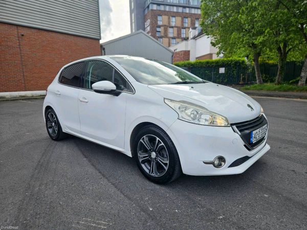 Peugeot 208 Hatchback, Petrol, 2014, White