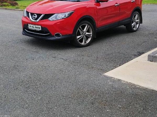 Nissan Qashqai SUV, Diesel, 2017, Red