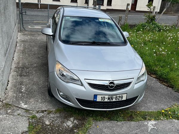 Opel Astra Hatchback, Diesel, 2010, Silver