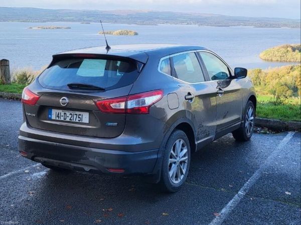 Nissan Qashqai Hatchback, Diesel, 2014, Brown