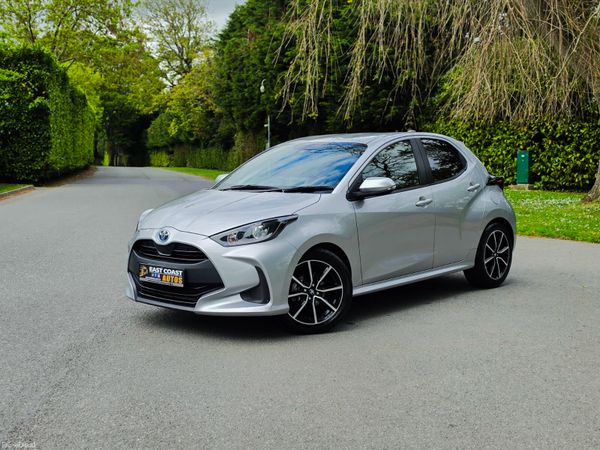 Toyota Yaris Hatchback, Petrol Hybrid, 2022, Silver