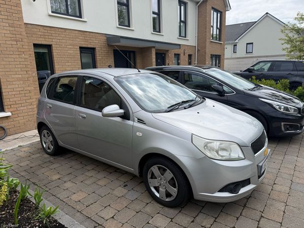 Chevrolet Aveo Hatchback, Petrol, 2011, Silver