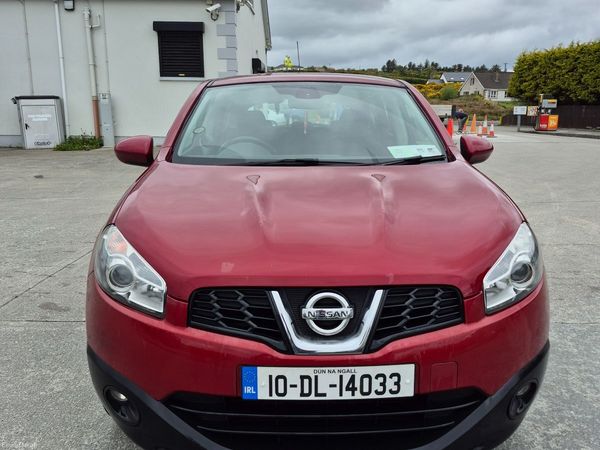 Nissan Qashqai Hatchback, Diesel, 2010, Red