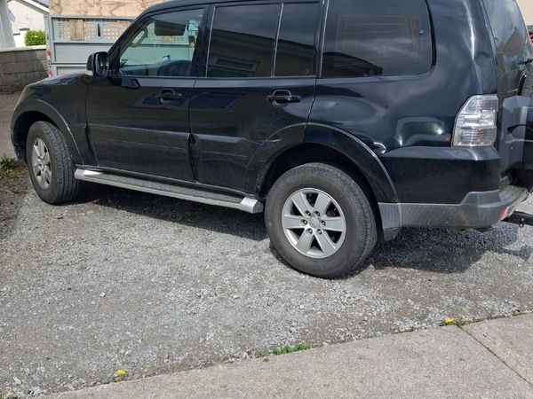 Mitsubishi Pajero SUV, Diesel, 2010, Black