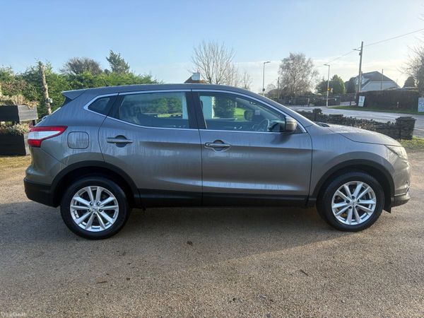 Nissan Qashqai Hatchback, Diesel, 2015, Grey