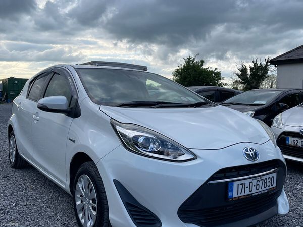 Toyota Aqua Hatchback, Petrol Hybrid, 2017, White