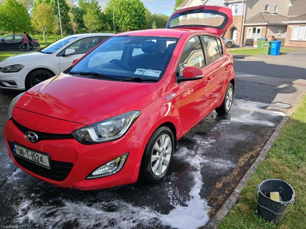 Hyundai i20 Hatchback, Diesel, 2014, Red