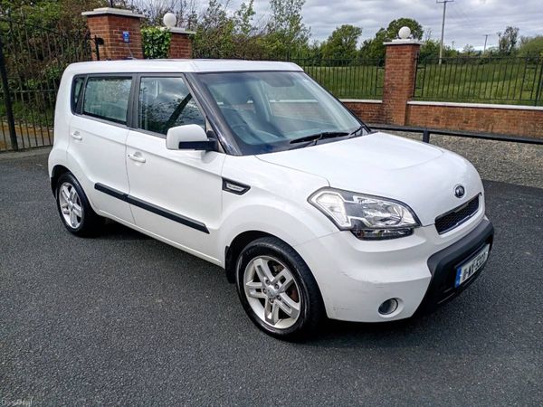 Kia Soul Hatchback, Diesel, 2011, White