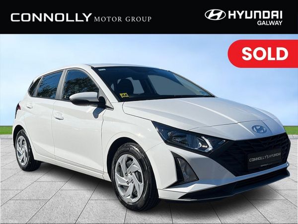 Hyundai i20 Hatchback, Petrol, 2024, White