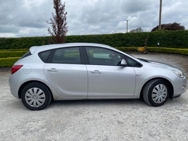 Opel Astra Hatchback, Diesel, 2011, Silver