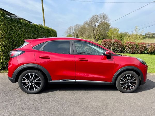 Ford Puma MPV, Petrol Hybrid, 2022, Red