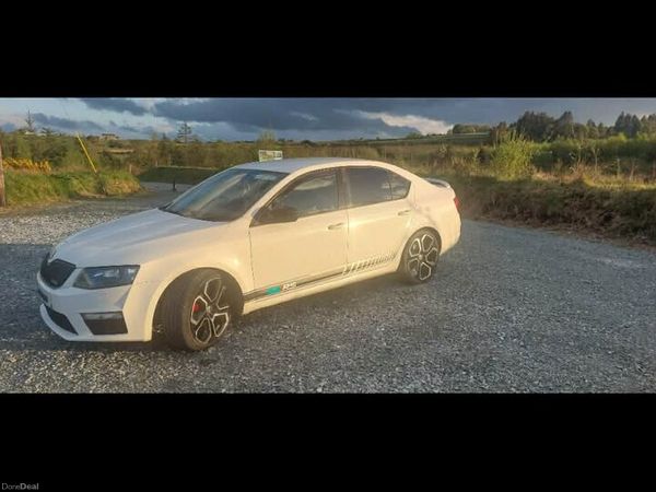 Skoda Octavia Saloon, Diesel, 2017, White