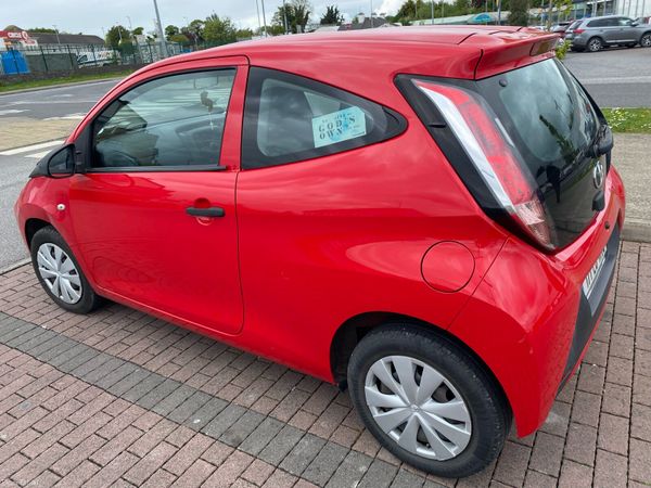 Toyota Aygo Hatchback, Petrol, 2017, Red