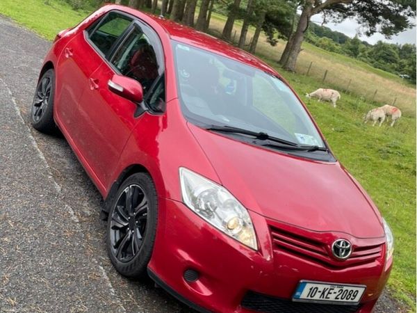 Toyota Auris Hatchback, Diesel, 2010, Red