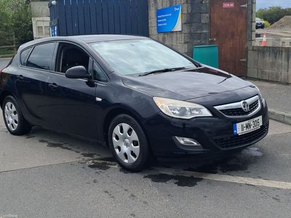 Vauxhall Astra Hatchback, Diesel, 2011, Black